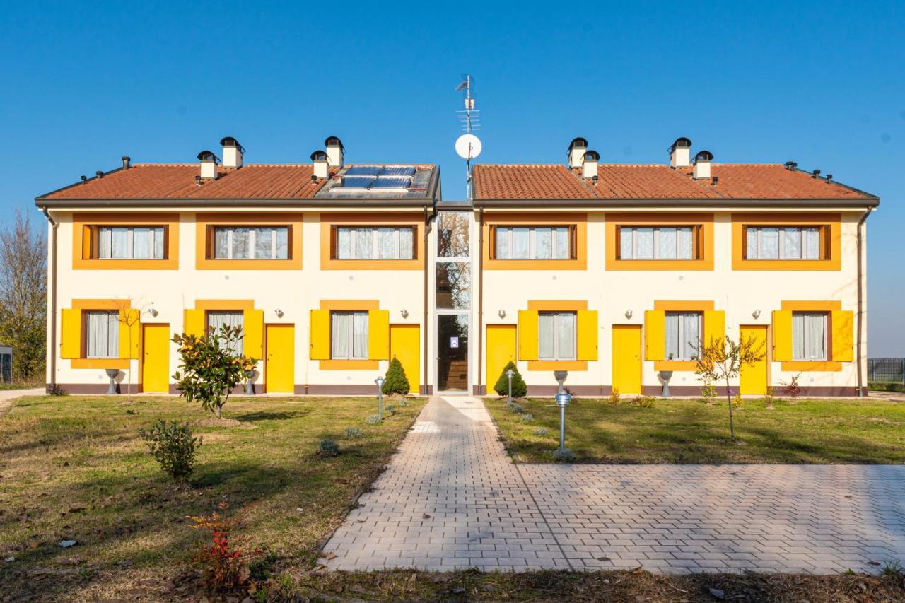 Gold Oasi - Business Solution Apart otel Ferrara Dış mekan fotoğraf
